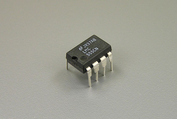 タイマーIC　LMC555CN
